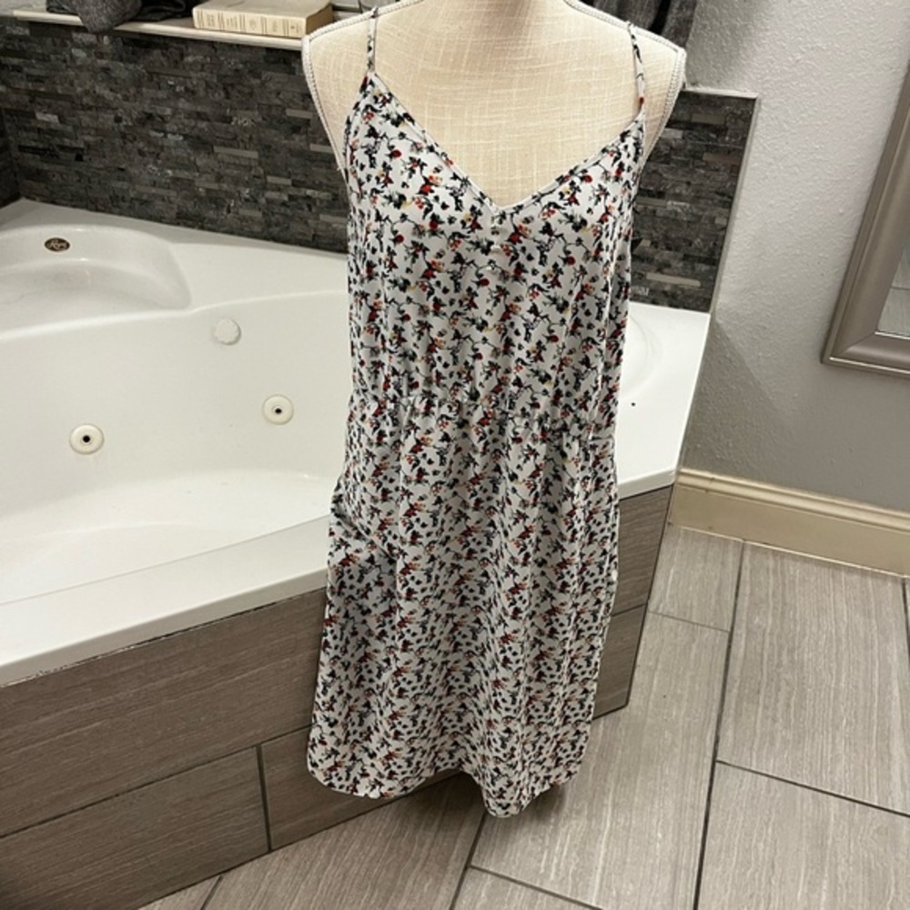 Aritzia Little Moon White Floral Garment Womens M